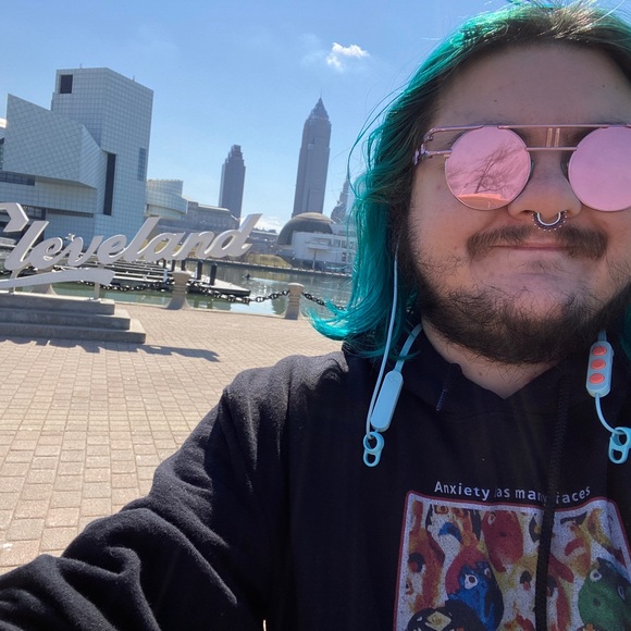 Meet your Posher, Angel Ash - Picture 5 of 5